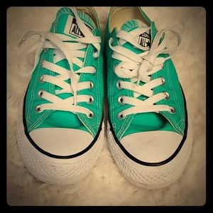 Converse tennis shoes
